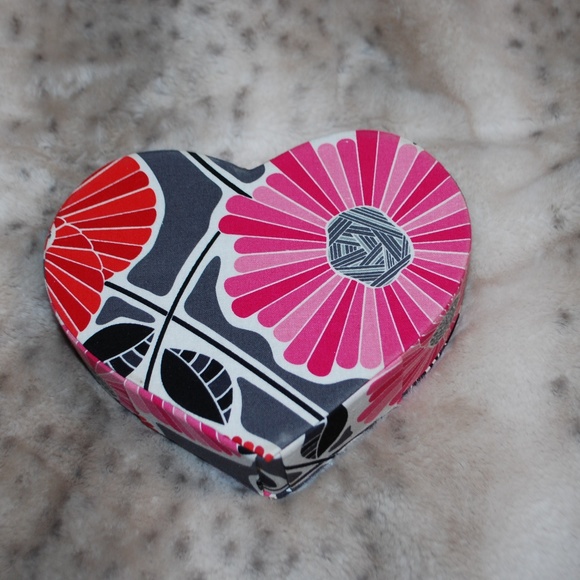 *** Vera Bradley Heart Shape Jewelry/Trinket Box - Picture 3 of 7